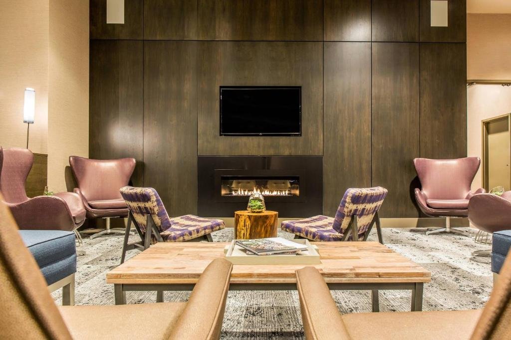 A lounge with Chicago character