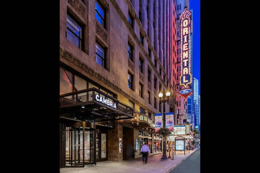 Cambria Hotel (Oriental Theatre Building)