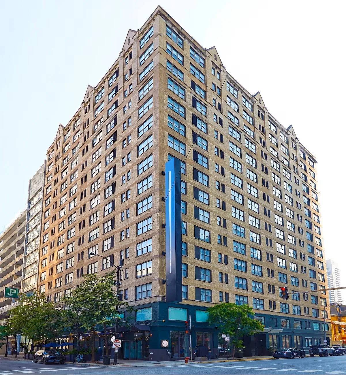 Hotel 55 Chicago / 21c Museum Hotel Chicago, by MGallery