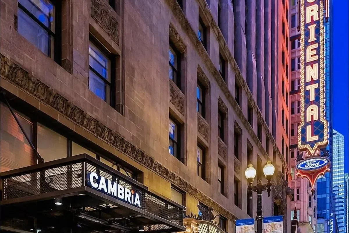 Cambria Hotel (Oriental Theatre Building)