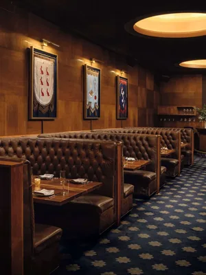 Restaurant and bar at Chicago Athletic Association Hotel