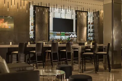 Restaurant and bar at Hotel Chicago Downtown, Autograph Collection