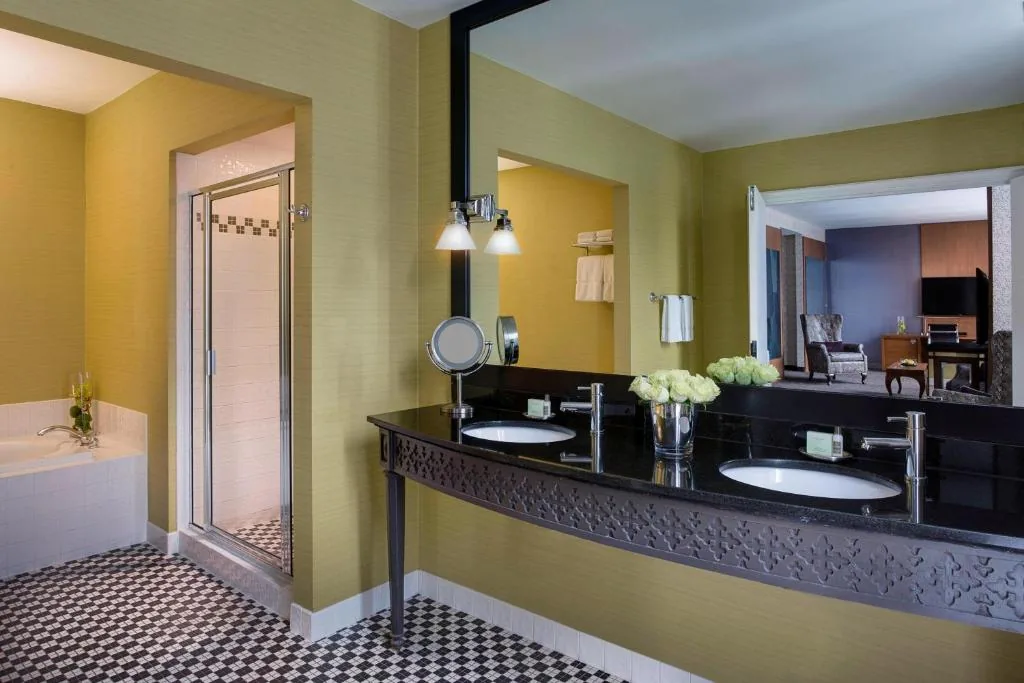 Suite at Hotel Chicago Downtown, Autograph Collection