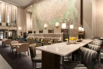 Restaurant and bar at Chicago Motor Club