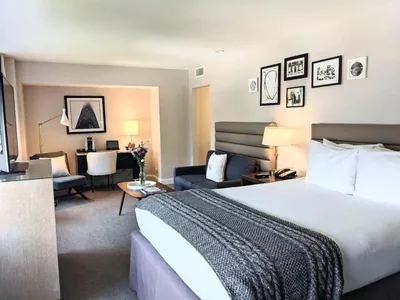 Guest room at Claridge House