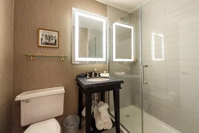 Guest room at Claridge House