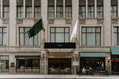 Club Quarters Hotel, Central Loop exterior