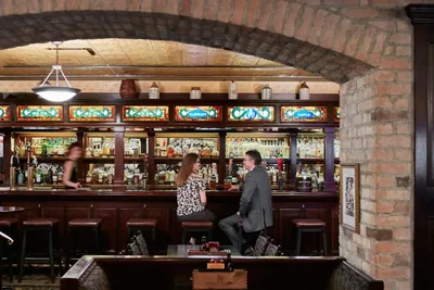 Restaurant and bar at Club Quarters Hotel, Central Loop