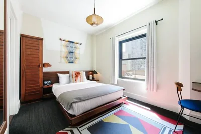 Guest room at Freehand Chicago