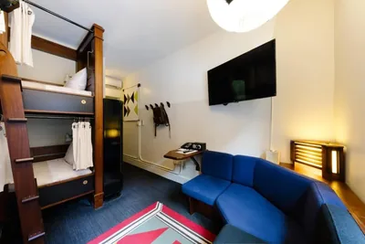 Guest room at Freehand Chicago