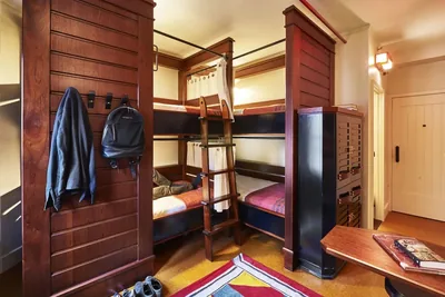 Guest room at Freehand Chicago
