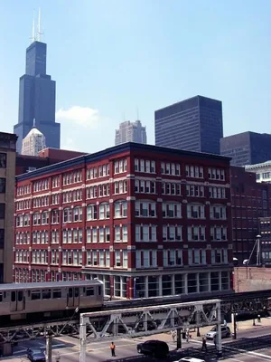 HI Chicago \u2014 the J. Ira and Nicki Harris Family Hostel exterior