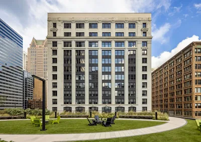 Hilton Garden Inn Chicago Central Loop exterior