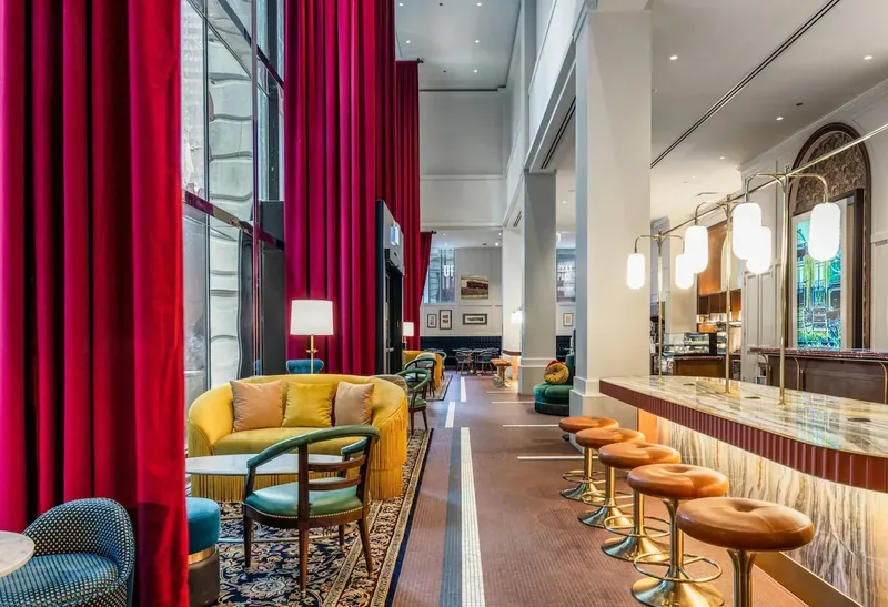 Restaurant and bar at Hilton Garden Inn Chicago Central Loop