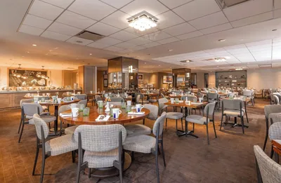 Restaurant and bar at InterContinental Chicago Magnificent Mile
