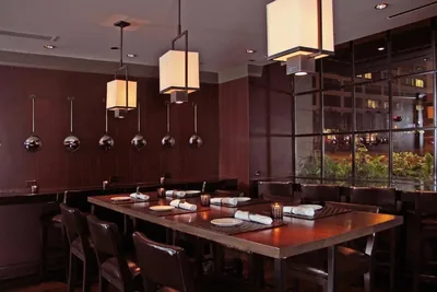 Restaurant and bar at InterContinental Chicago Magnificent Mile