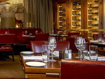 Restaurant and bar at InterContinental Chicago Magnificent Mile