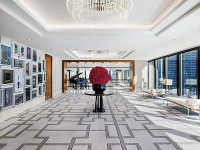 Restaurant and bar at The Langham, Chicago