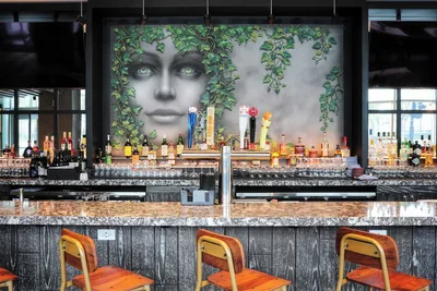 Restaurant and bar at Le M\u00e9ridien Essex Chicago