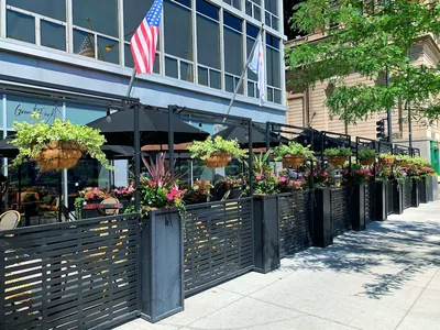 Restaurant and bar at Le M\u00e9ridien Essex Chicago