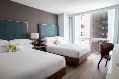 Guest room at Le M\u00e9ridien Essex Chicago
