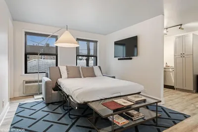 Guest room at Neighborhood Hotel Lincoln Park