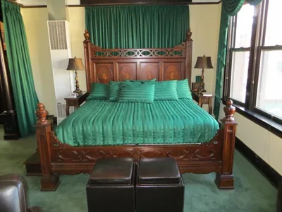 Guest room at The Polo Inn Bridgeport U.S.A.
