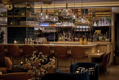 Restaurant and bar at Viceroy Chicago