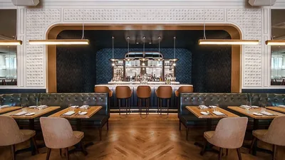 Restaurant and bar at Viceroy Chicago