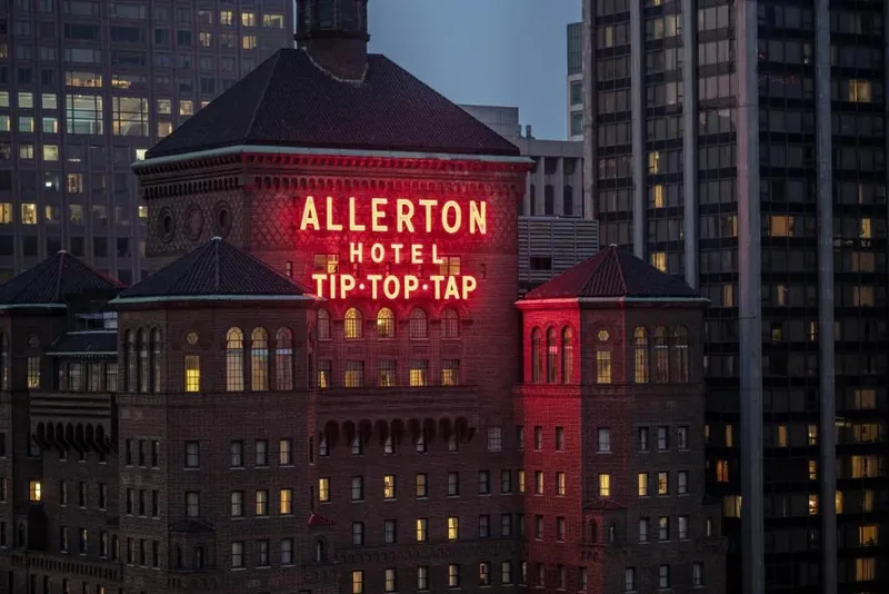 Warwick Allerton - Chicago exterior