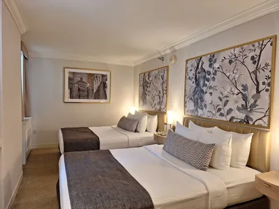 Guest room at Warwick Allerton - Chicago