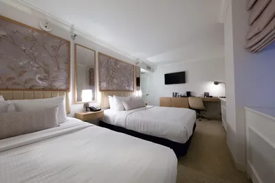 Guest room at Warwick Allerton - Chicago